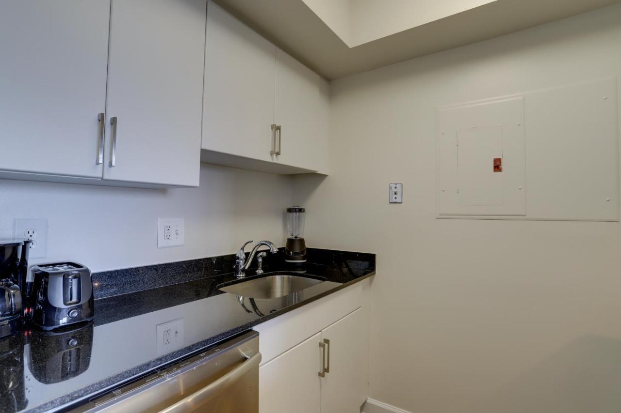 Stylish And Charming Apartment In Pentagon City 알링턴 외부 사진