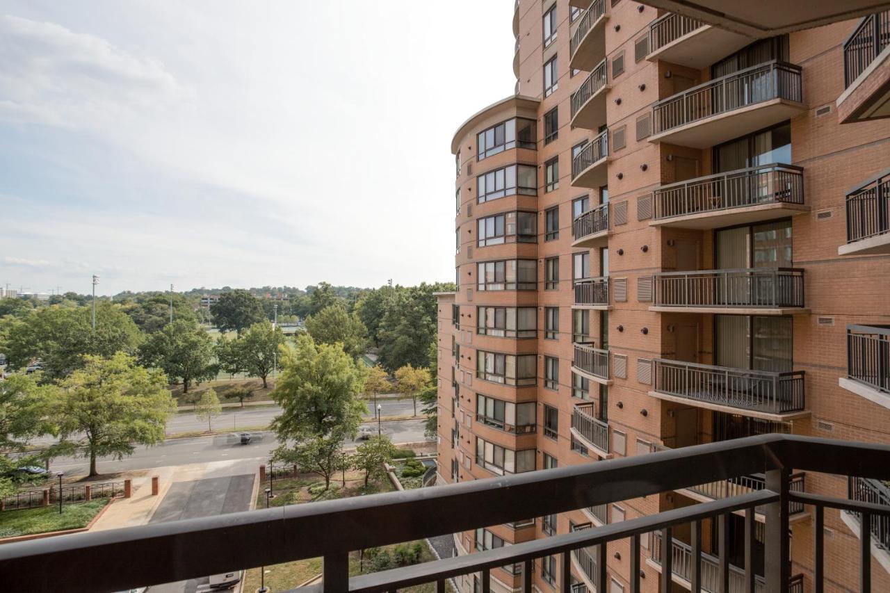 Stylish And Charming Apartment In Pentagon City 알링턴 외부 사진